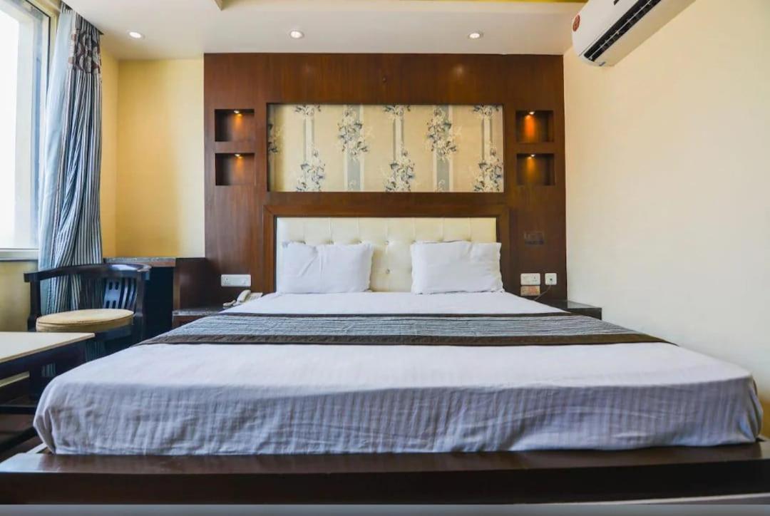 Hotel Opulence Патханкот Экстерьер фото