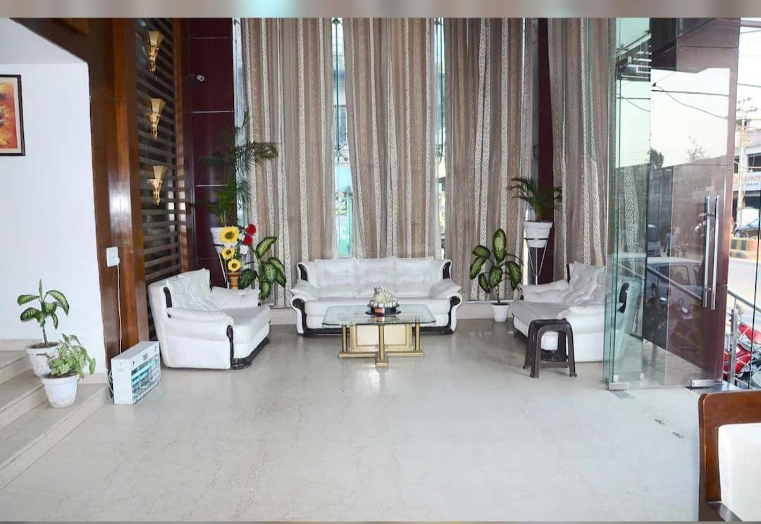 Hotel Opulence Патханкот Экстерьер фото